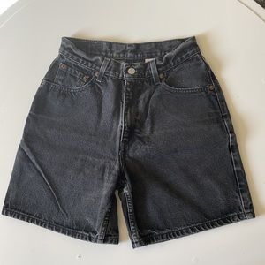 Y2K Levi’s Black Denim Shorts, Size 6